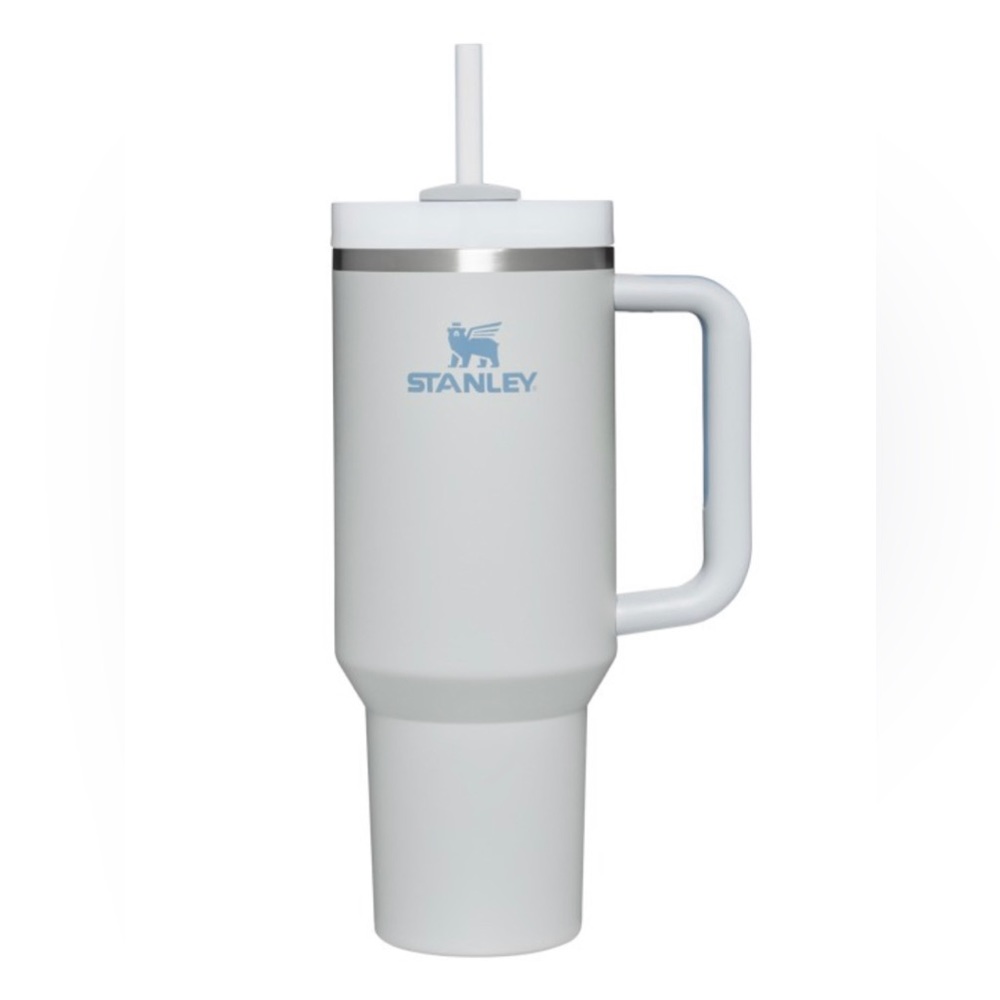 Stanley Quencher in Fog w/ Extra Stainless Steel Straws